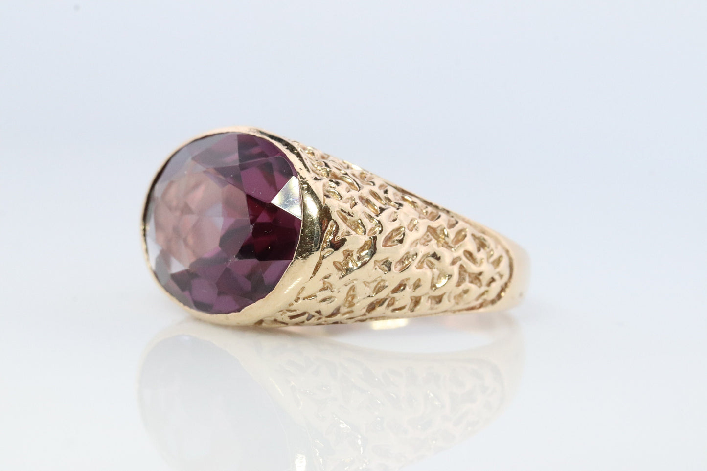 Alexandrite Ring. 14k Gold Heavy Bezel setting oval cabochon faceted ALEXANDRITE ring.