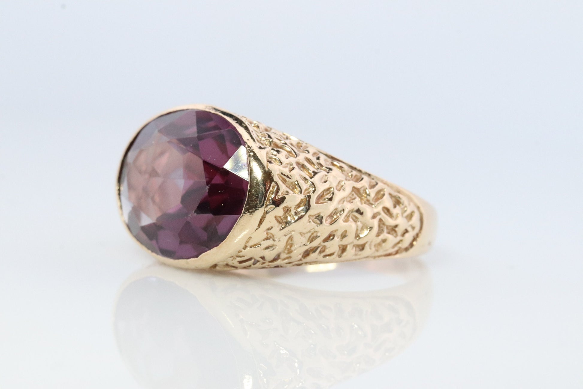 Alexandrite Ring. 14k Gold Heavy Bezel setting oval cabochon faceted ALEXANDRITE ring.