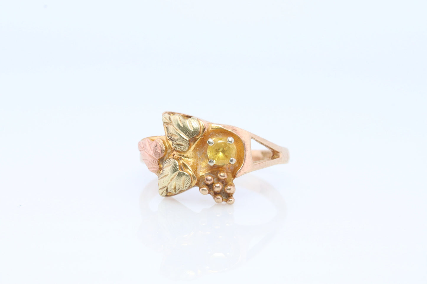 Black Hills Gold Ring beautiful Yellow SAPPHIRE. 10k Multi-Tone Black Hills Gold Sapphire ring.