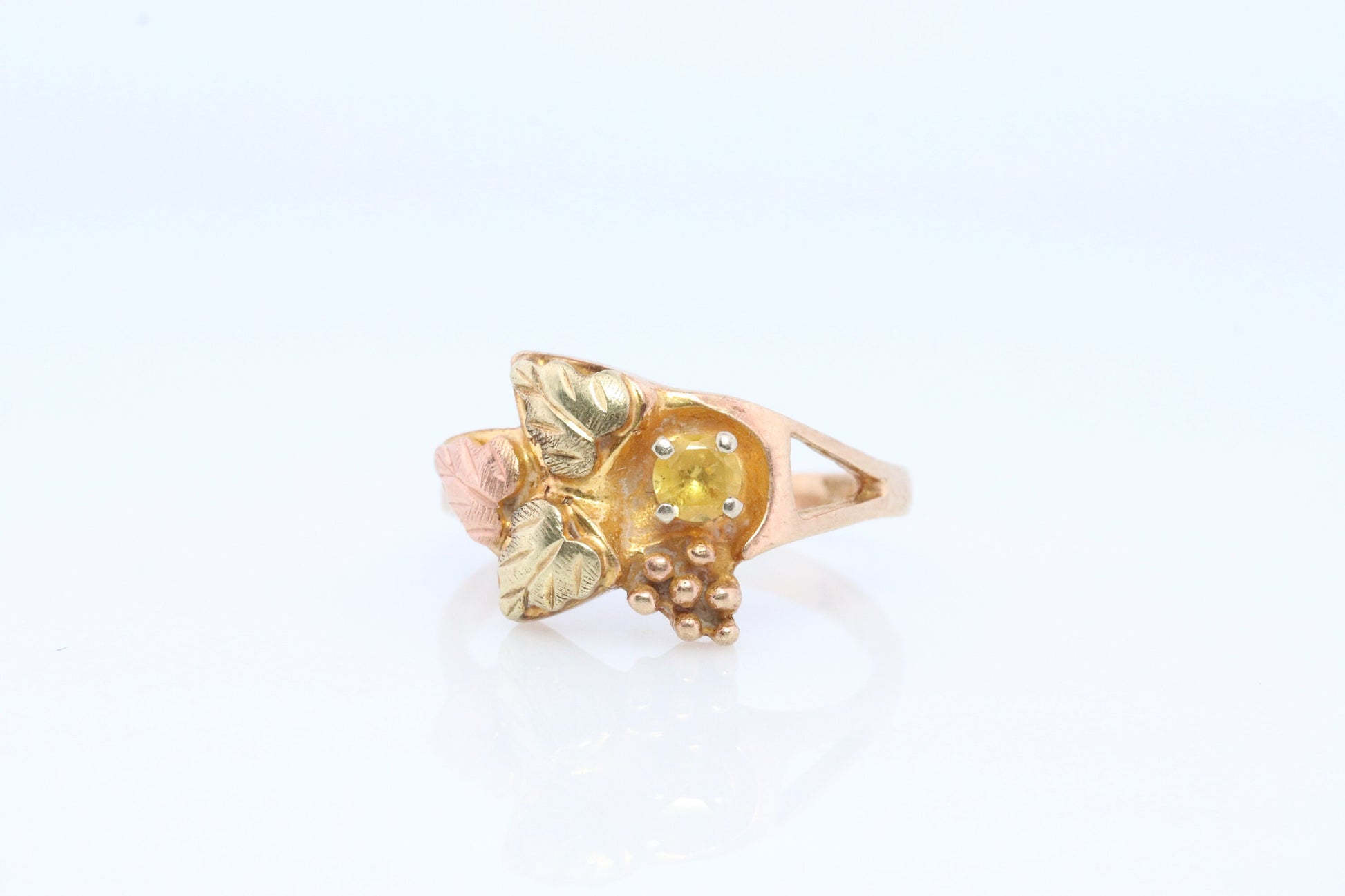Black Hills Gold Ring beautiful Yellow SAPPHIRE. 10k Multi-Tone Black Hills Gold Sapphire ring.