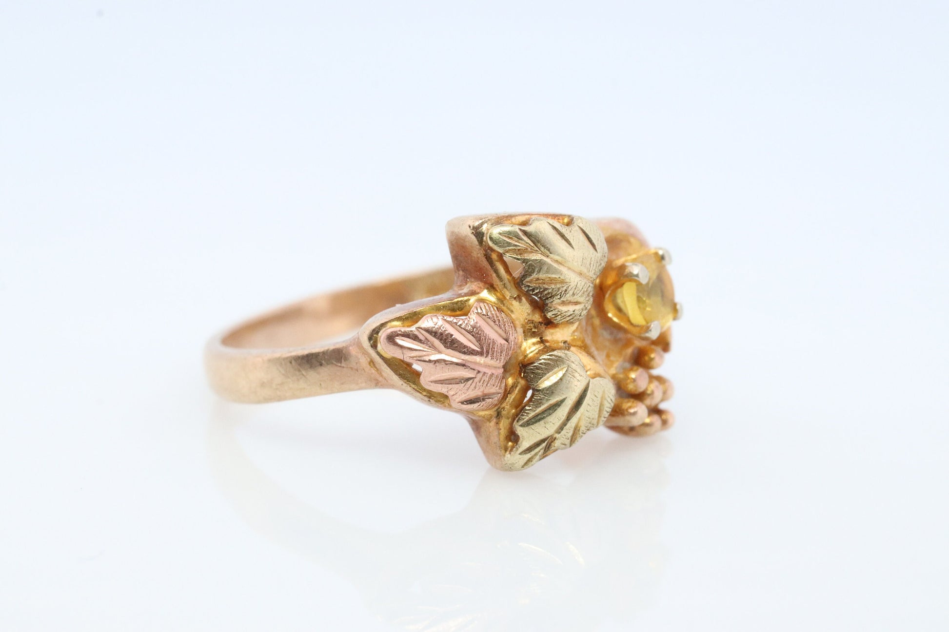 Black Hills Gold Ring beautiful Yellow SAPPHIRE. 10k Multi-Tone Black Hills Gold Sapphire ring.