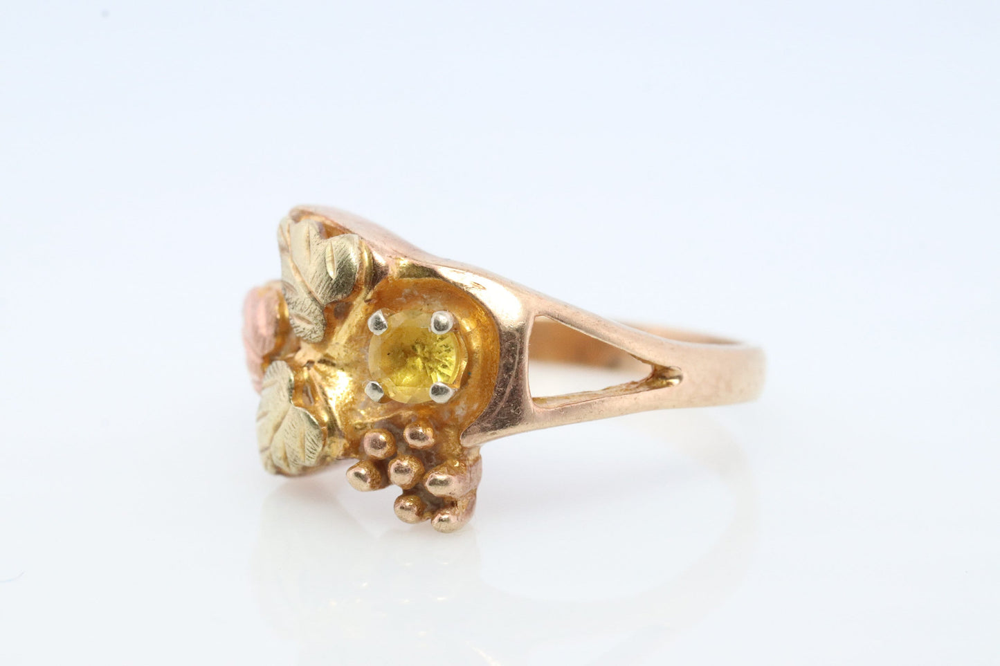Black Hills Gold Ring beautiful Yellow SAPPHIRE. 10k Multi-Tone Black Hills Gold Sapphire ring.