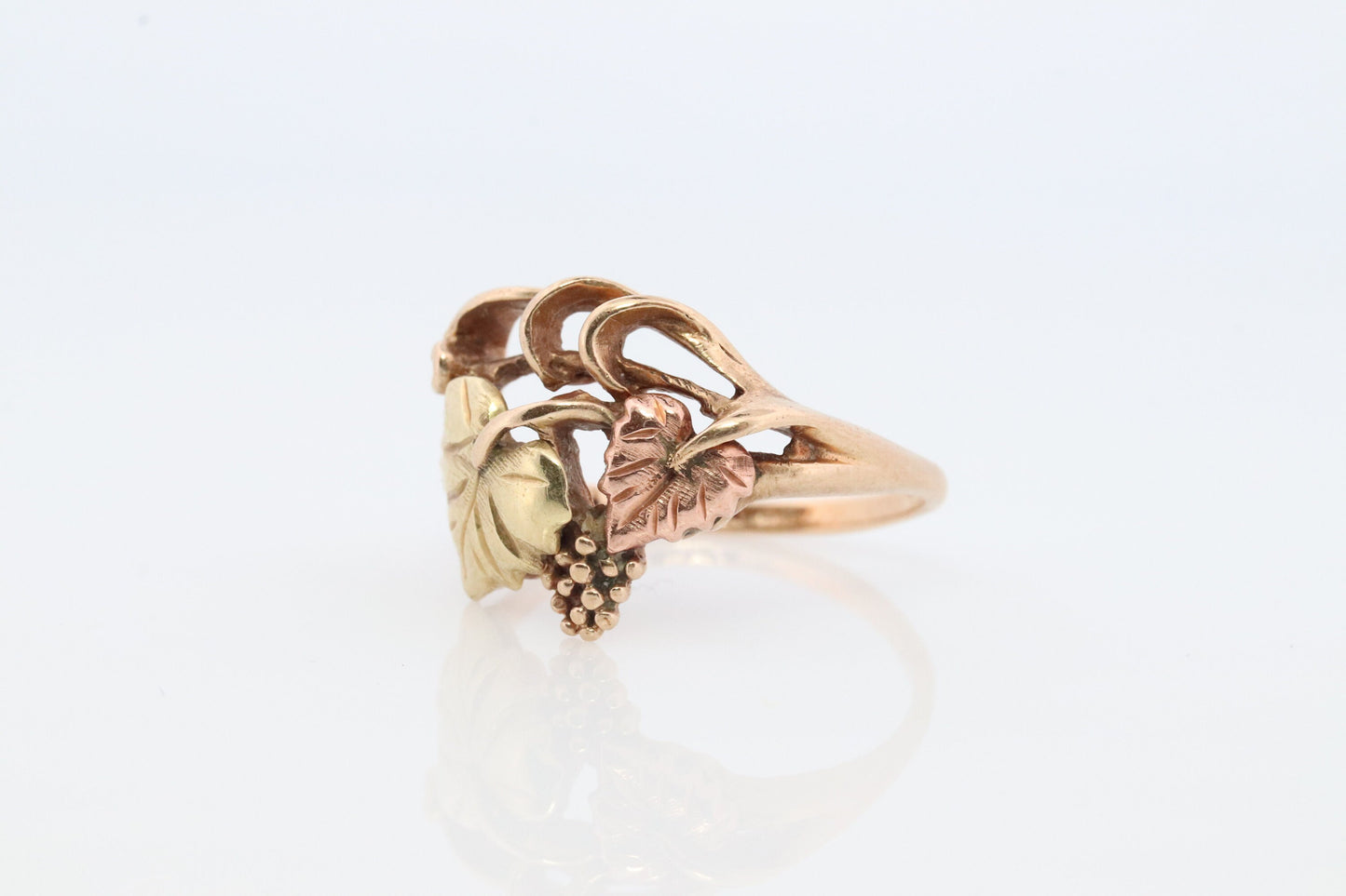 Black Hills Gold Ring. 10k Black Hills Gold wedding band. Vintage Black Hills gold. size 6.75