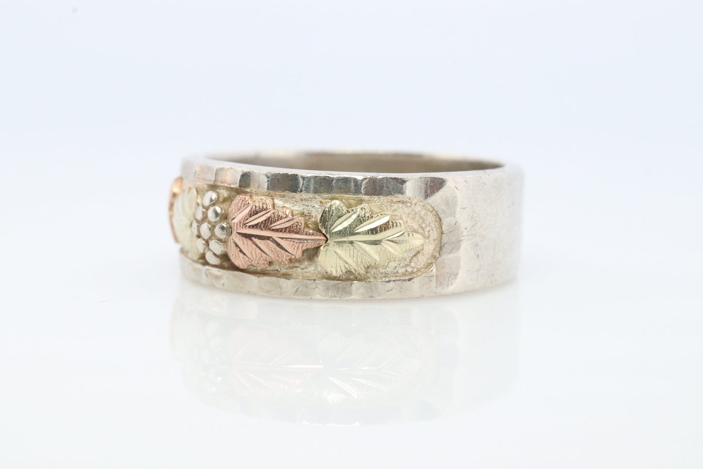 Black Hills Gold Sterling Silver Band. Size 10. 10k 12k Sterling Silver Black Hills Gold Inlays ring.