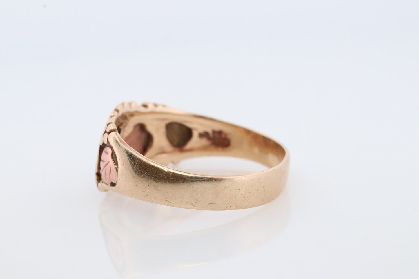 Black Hills Gold Ring. 10k Black Hills Gold wedding band. Size 13 Vintage Black Hills gold. Large Mens Size 13.
