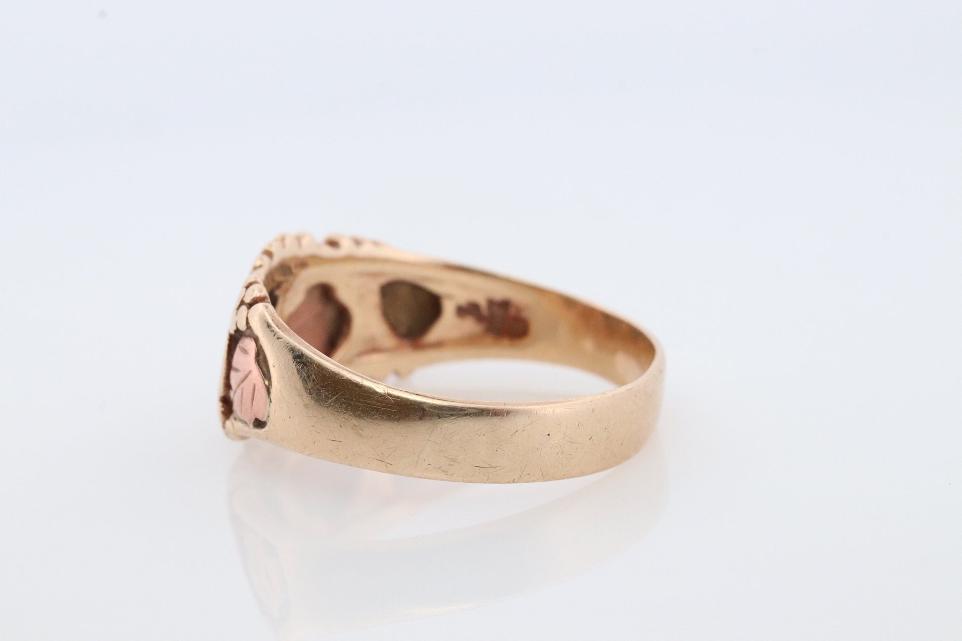 Black Hills Gold Ring. 10k Black Hills Gold wedding band. Size 13 Vintage Black Hills gold. Large Mens Size 13.