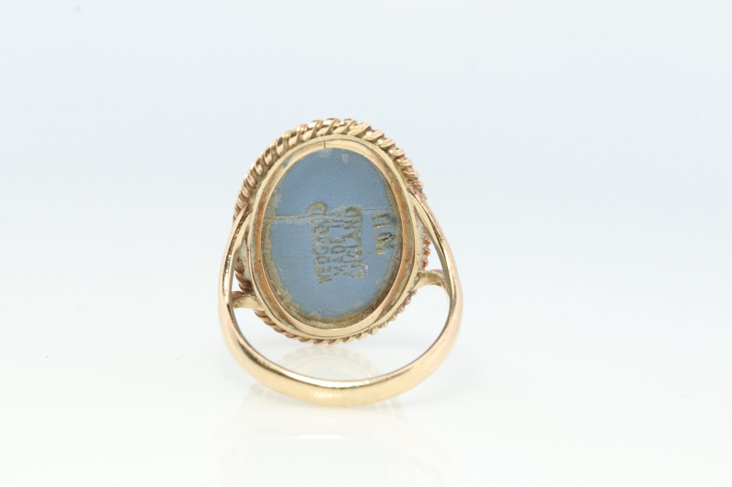 10k Wedgwood Cameo Oval Bezel ring. Wedgwood Made in England Ceramic Cameo Signet ring.