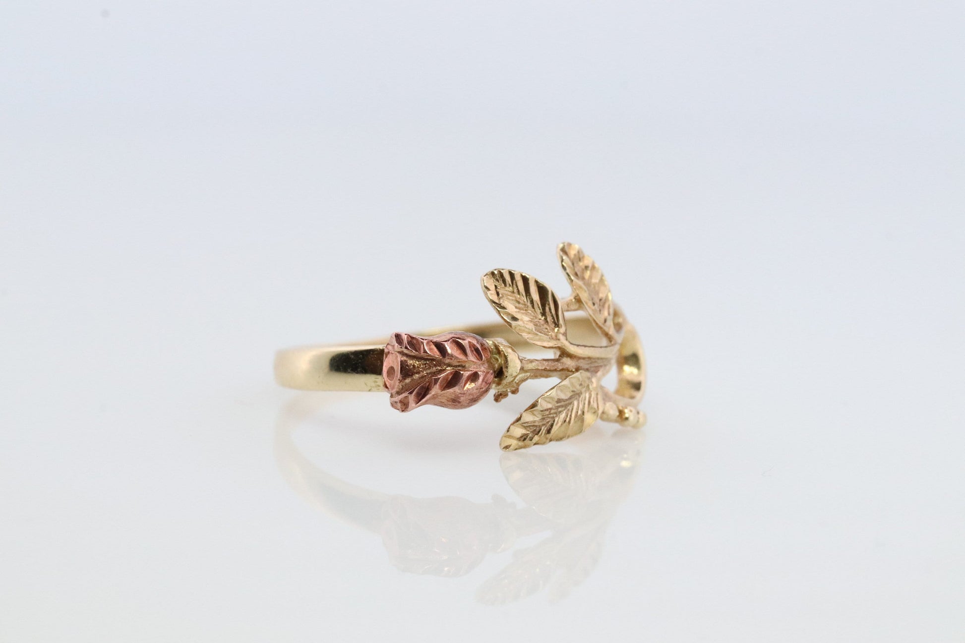 10k FLOWER ROSE Multi-Tone Gold Statement Ring. size 7