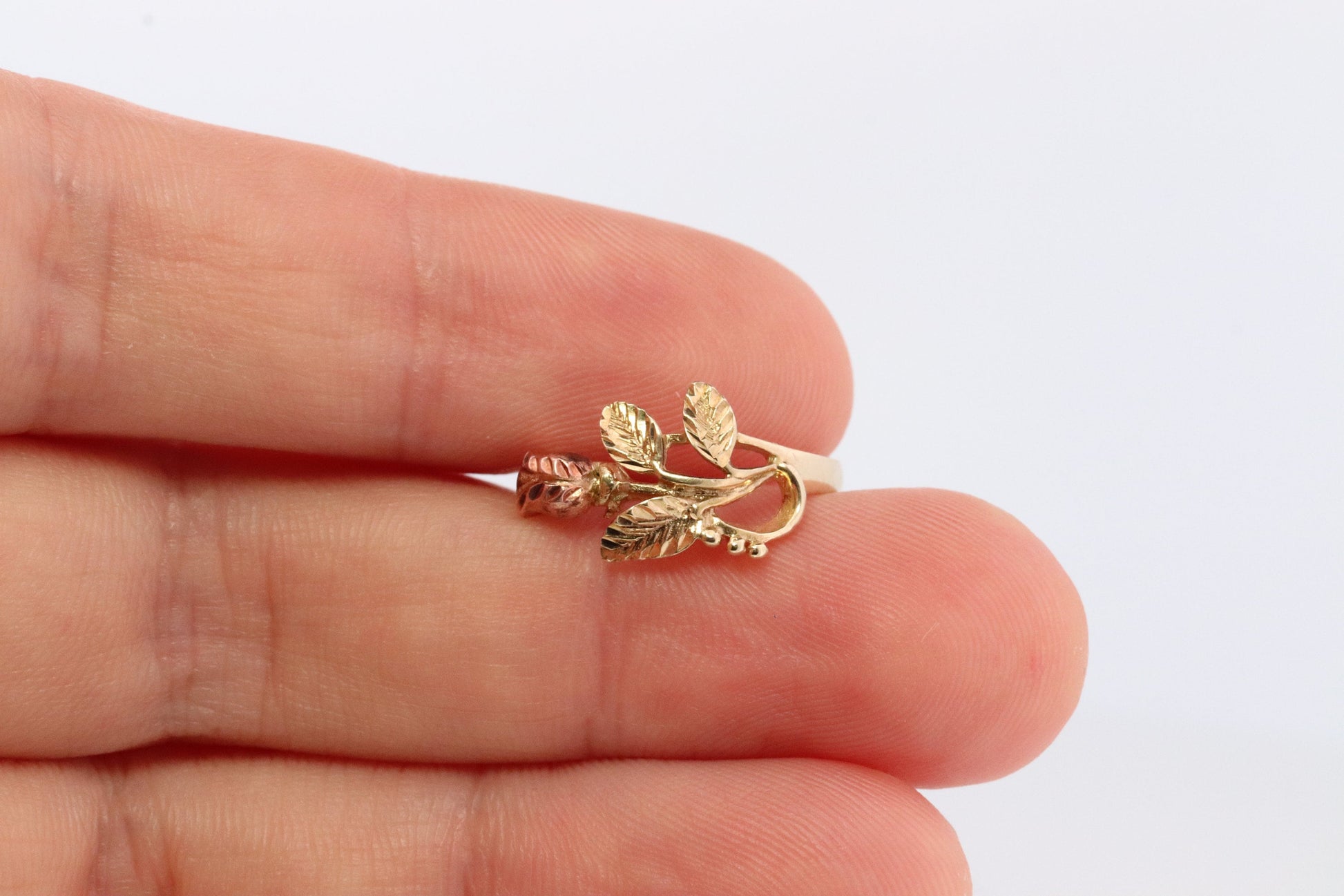 10k FLOWER ROSE Multi-Tone Gold Statement Ring. size 7