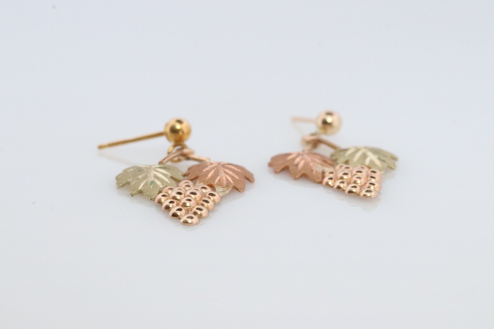 Black Hills Gold Dangle earrings. Black Hills Vine Leaves Dangle earrings