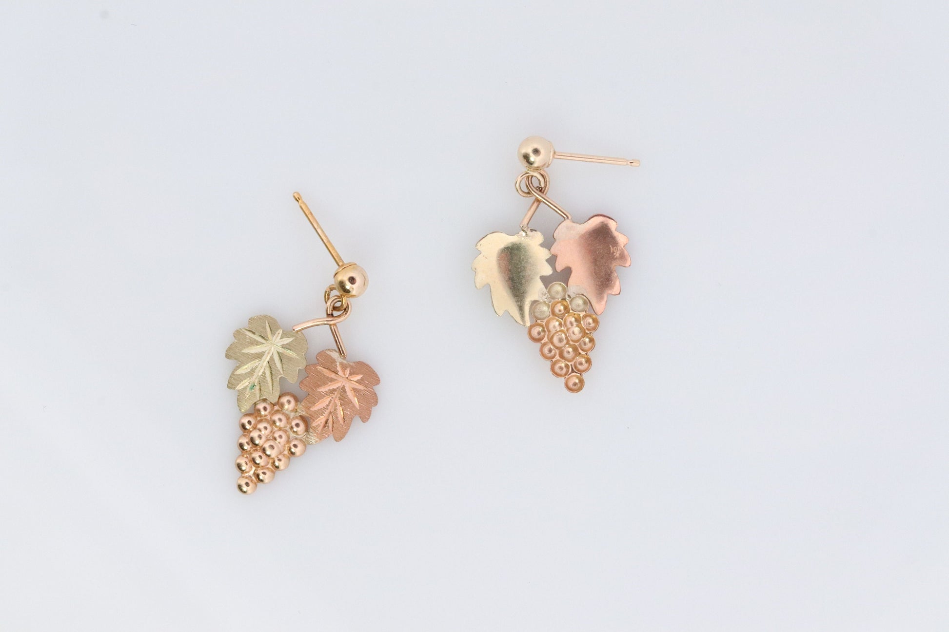 Black Hills Gold Dangle earrings. Black Hills Vine Leaves Dangle earrings