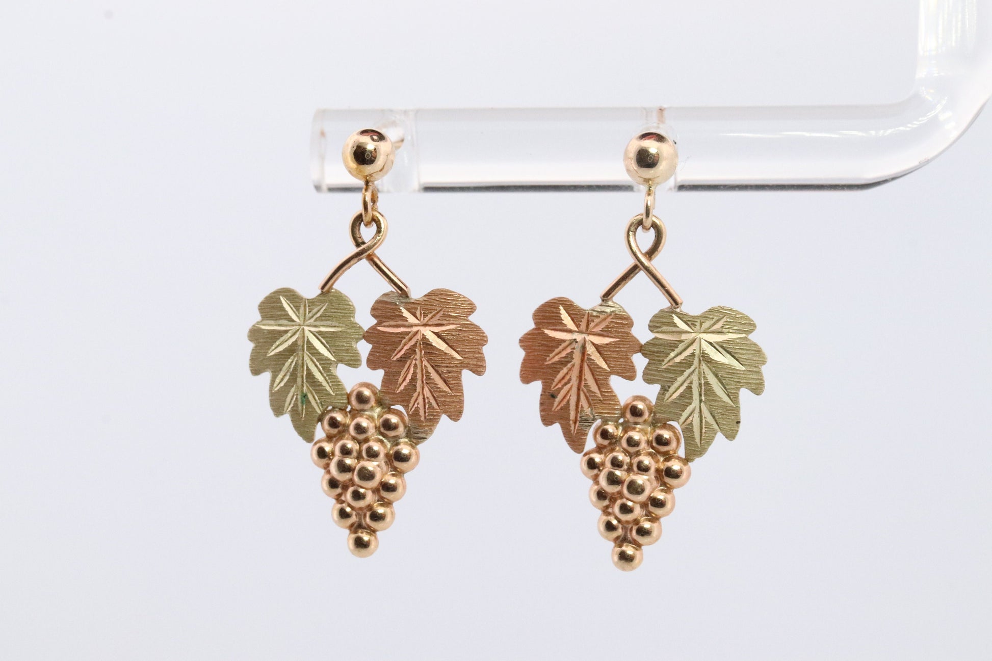 Black Hills Gold Dangle earrings. Black Hills Vine Leaves Dangle earrings