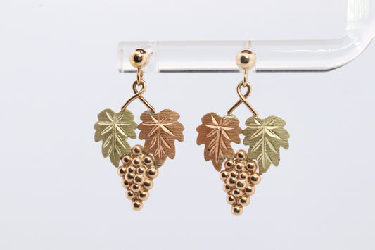 Black Hills Gold Dangle earrings. Black Hills Vine Leaves Dangle earrings