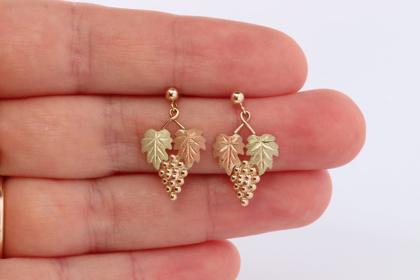 Black Hills Gold Dangle earrings. Black Hills Vine Leaves Dangle earrings