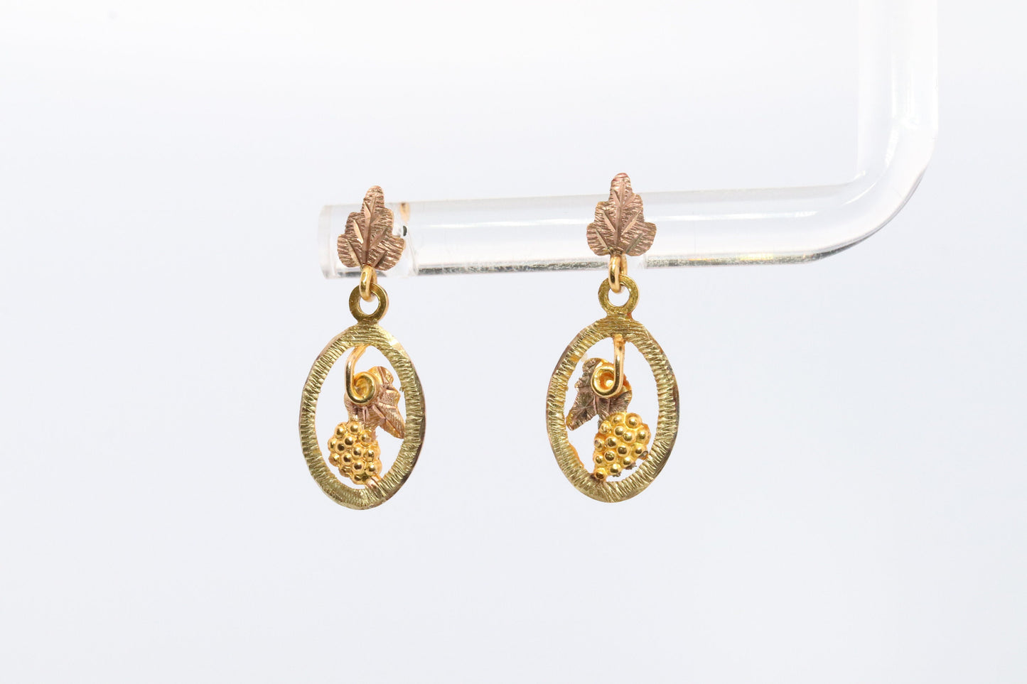Black Hills Gold Dangle earrings. 10k Black Hills Vine Leaves Dangle earrings