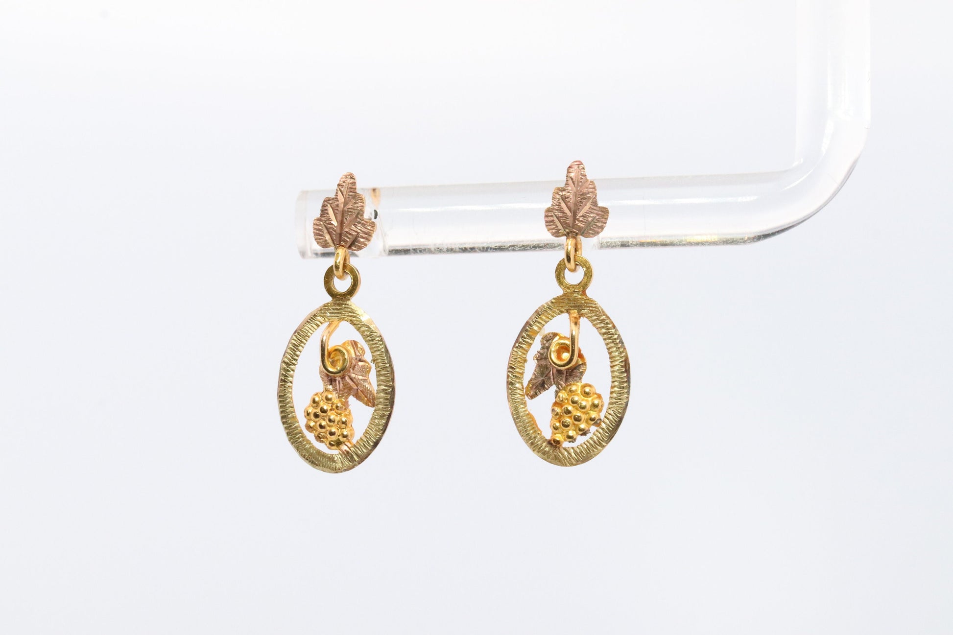 Black Hills Gold Dangle earrings. 10k Black Hills Vine Leaves Dangle earrings