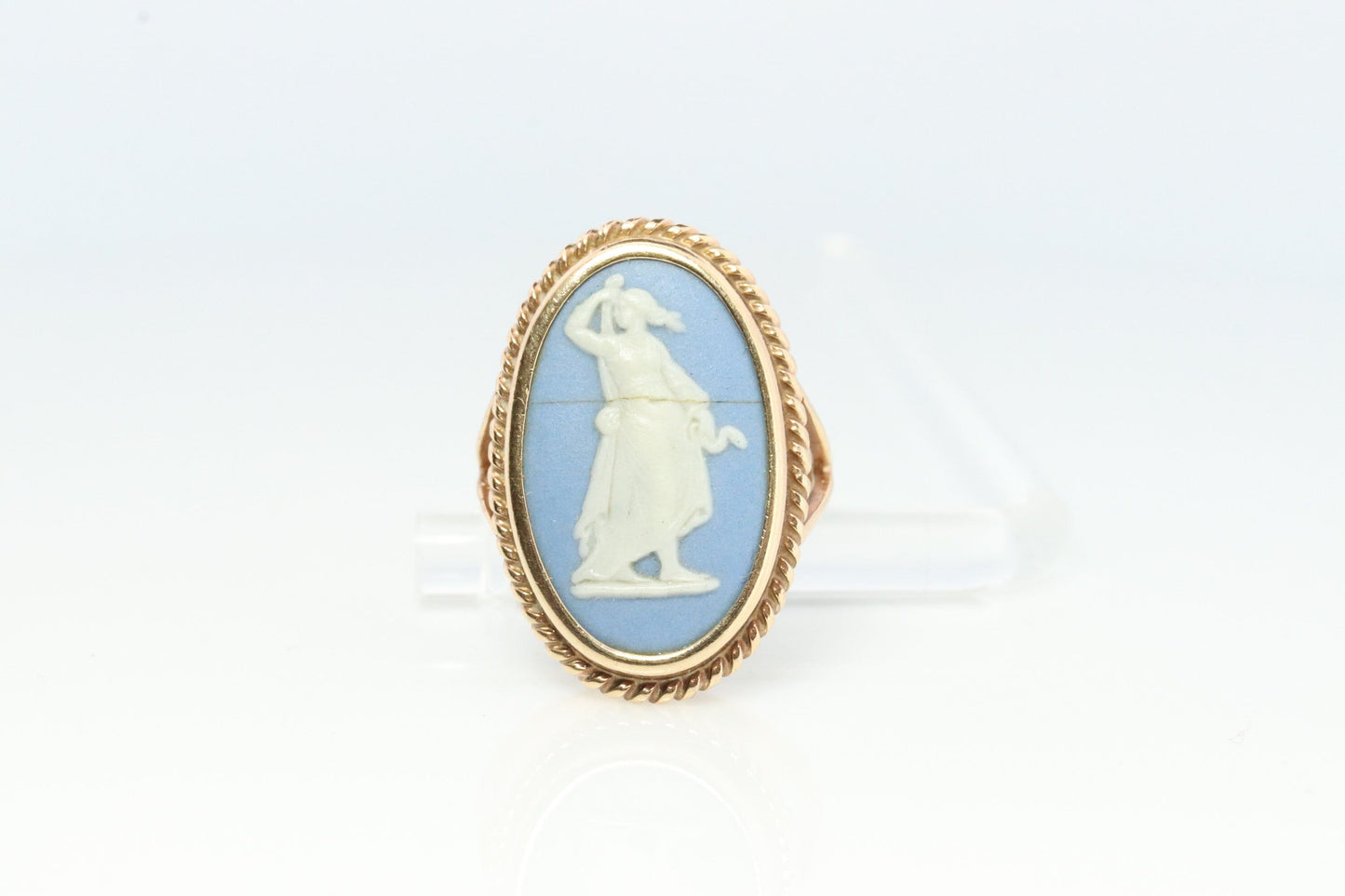 10k Wedgwood Cameo Oval Bezel ring. Wedgwood Made in England Ceramic Cameo Signet ring.