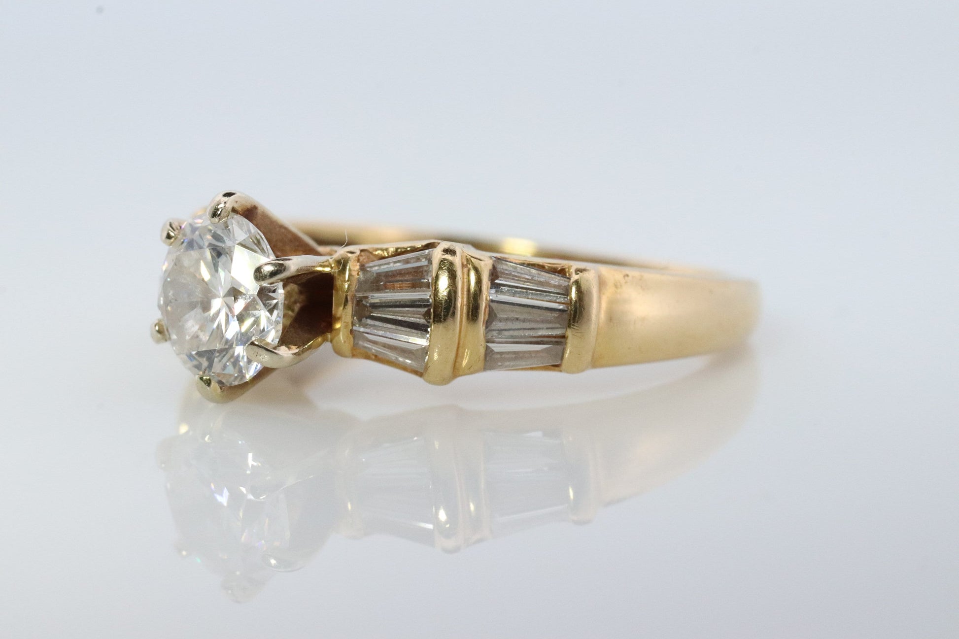 18k Round VS Genuine Diamond Solitaire Ring . Engagement set. Baguette channel set Wedding band. Stunning VS Diamond. Total 1ct.
