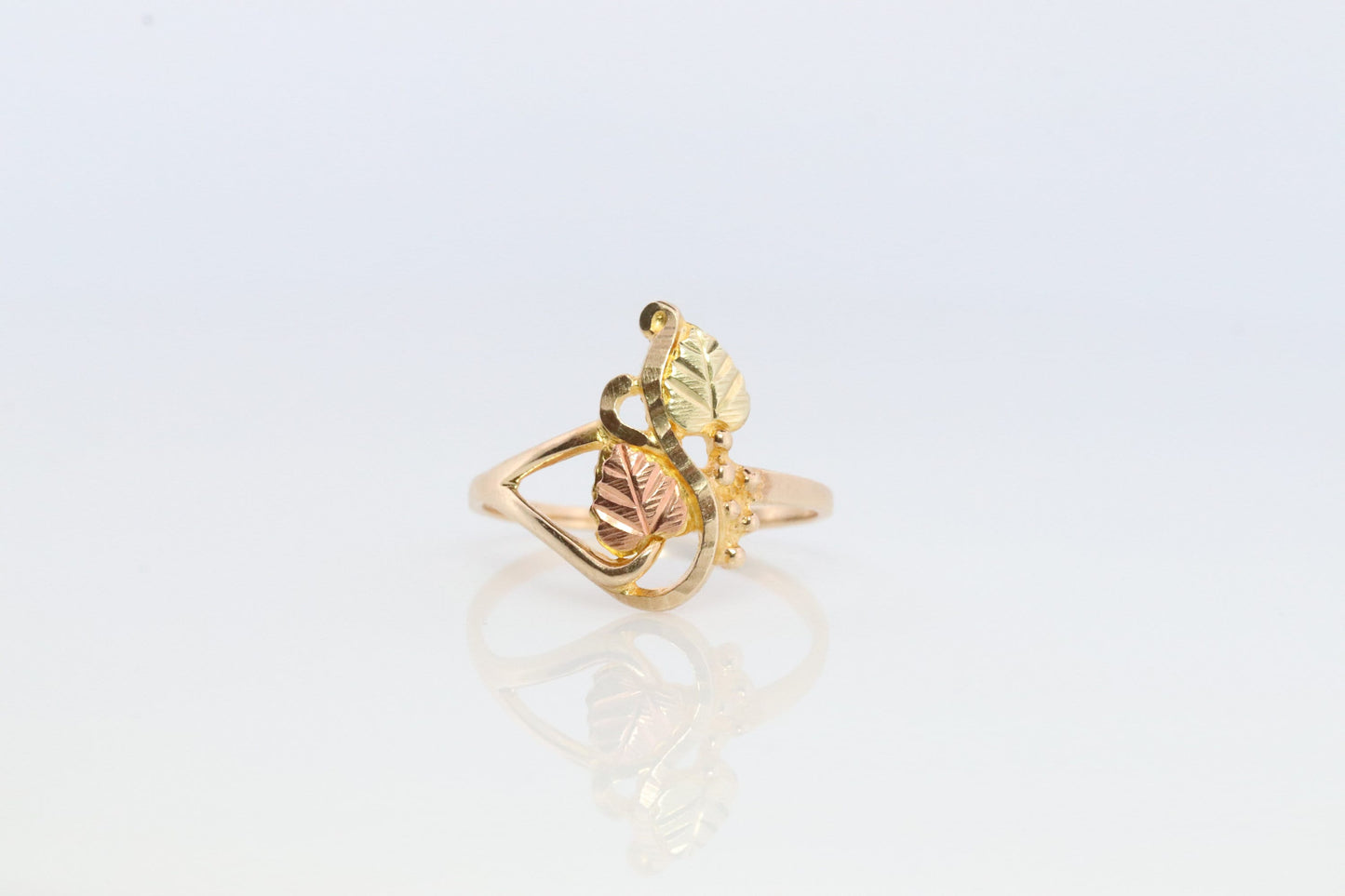 Black Hills Gold Ring. 10k Black Hills Gold wedding band. Vintage Black Hills gold.
