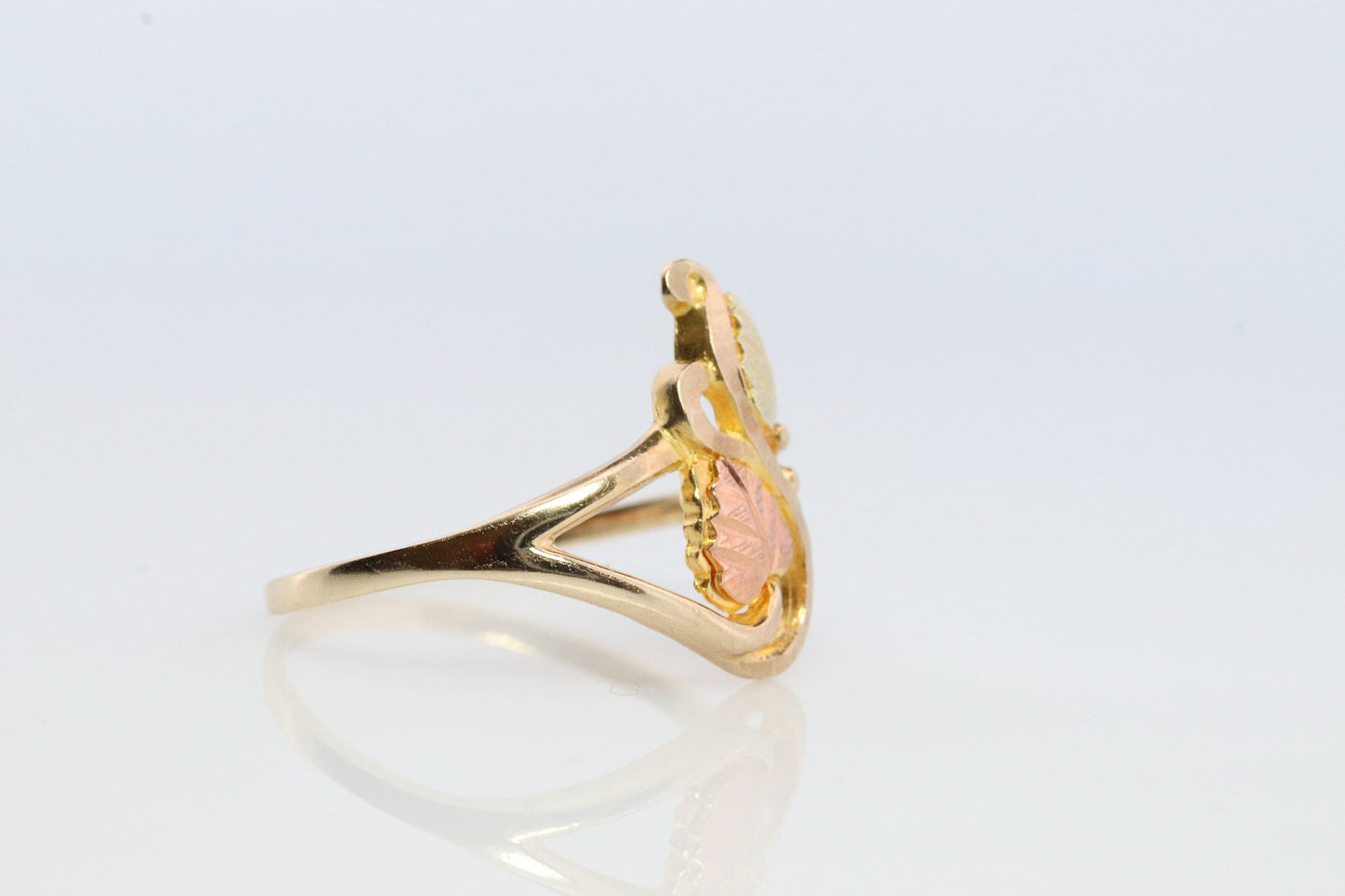 Black Hills Gold Ring. 10k Black Hills Gold wedding band. Vintage Black Hills gold.