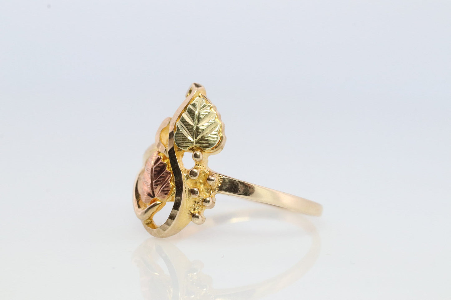 Black Hills Gold Ring. 10k Black Hills Gold wedding band. Vintage Black Hills gold.