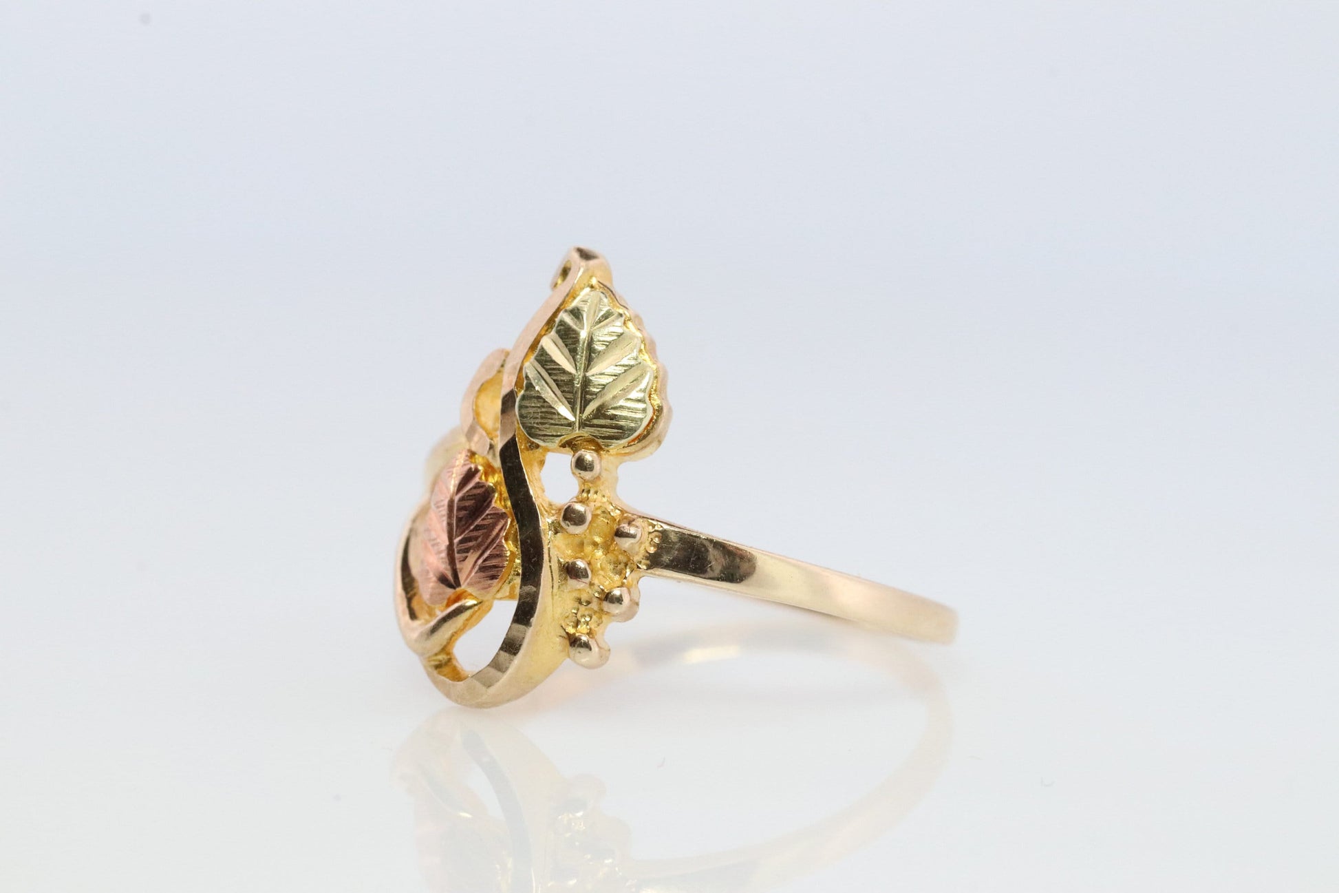 Black Hills Gold Ring. 10k Black Hills Gold wedding band. Vintage Black Hills gold.