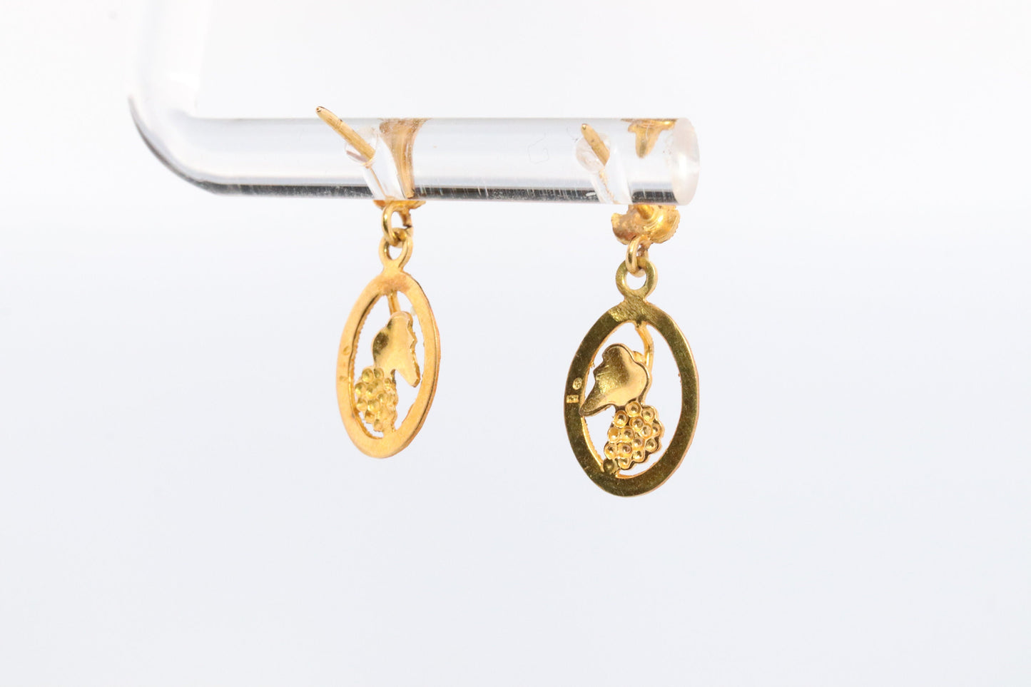 Black Hills Gold Dangle earrings. 10k Black Hills Vine Leaves Dangle earrings
