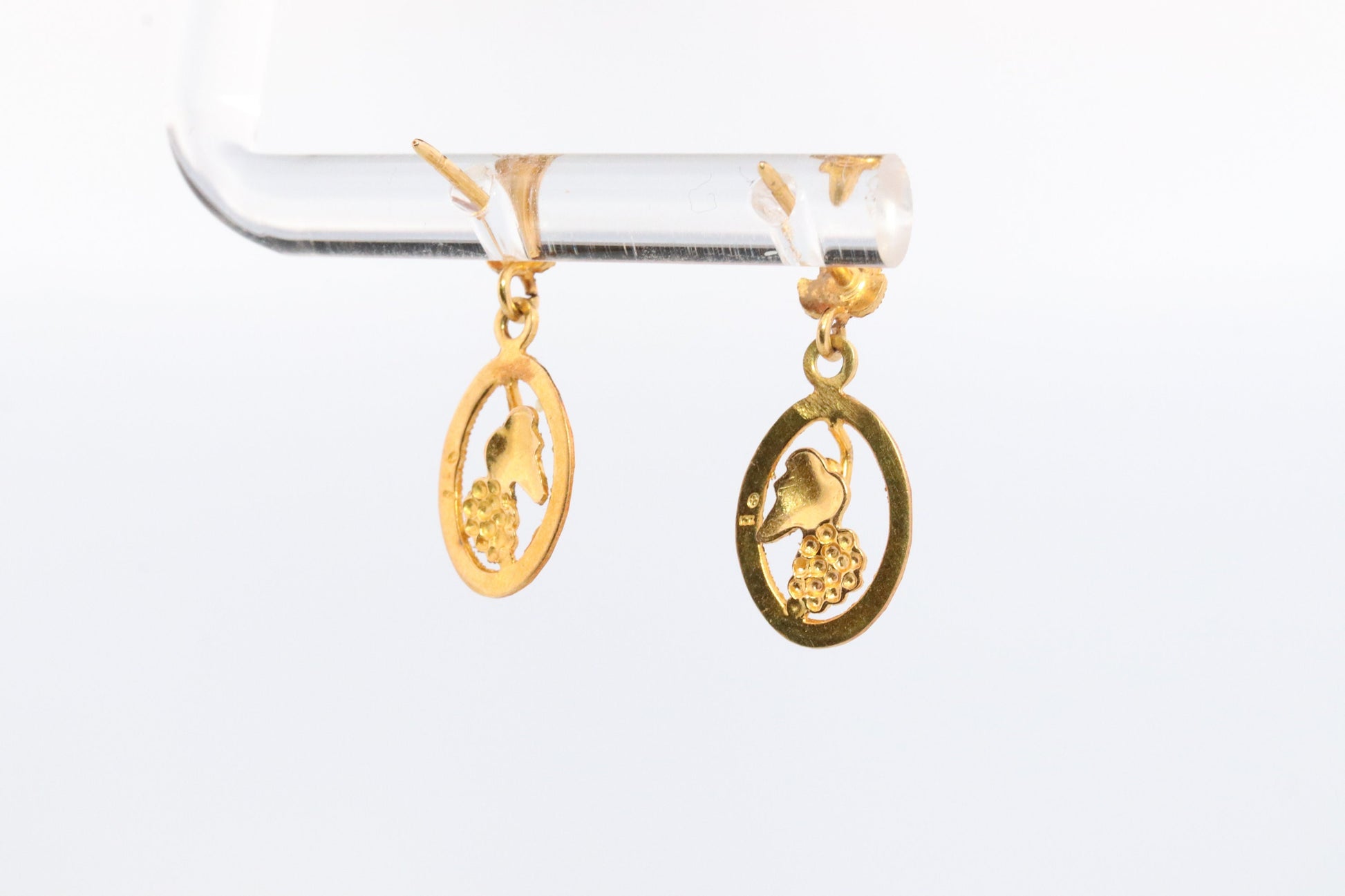 Black Hills Gold Dangle earrings. 10k Black Hills Vine Leaves Dangle earrings