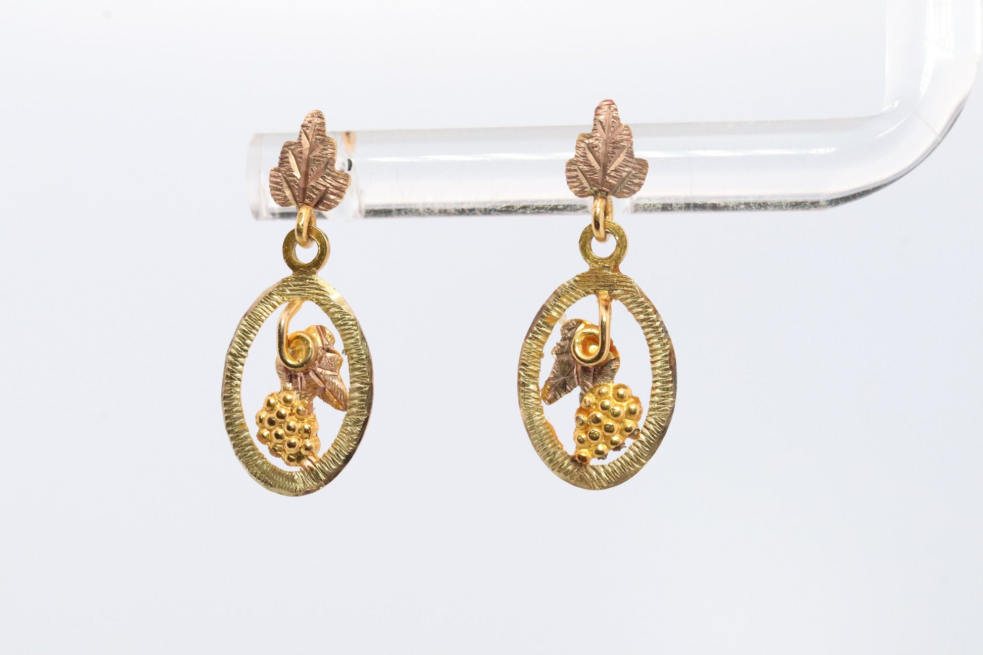 Black Hills Gold Dangle earrings. 10k Black Hills Vine Leaves Dangle earrings