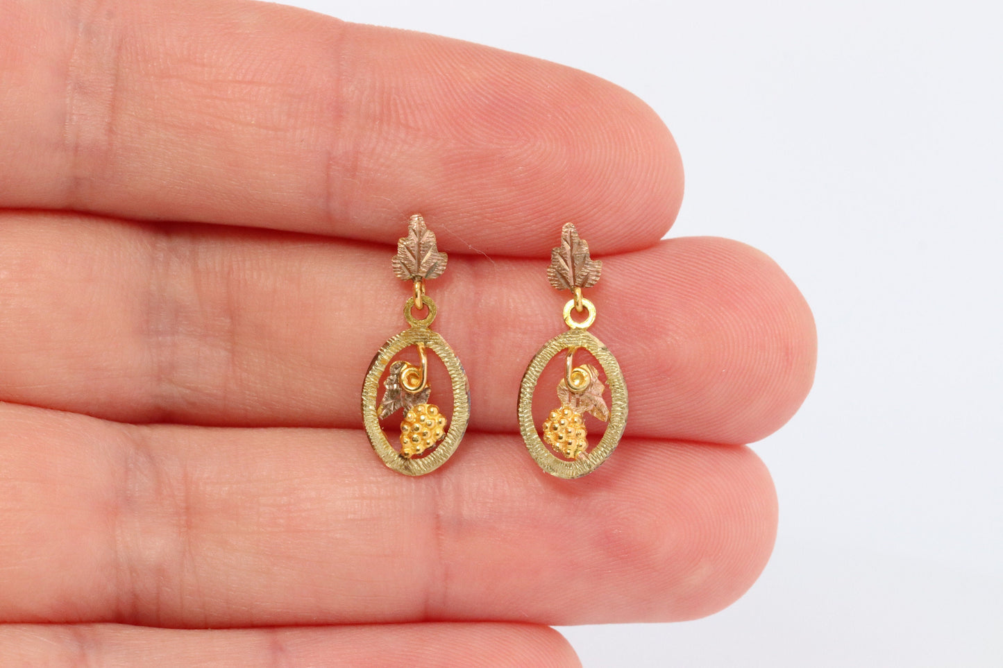 Black Hills Gold Dangle earrings. 10k Black Hills Vine Leaves Dangle earrings