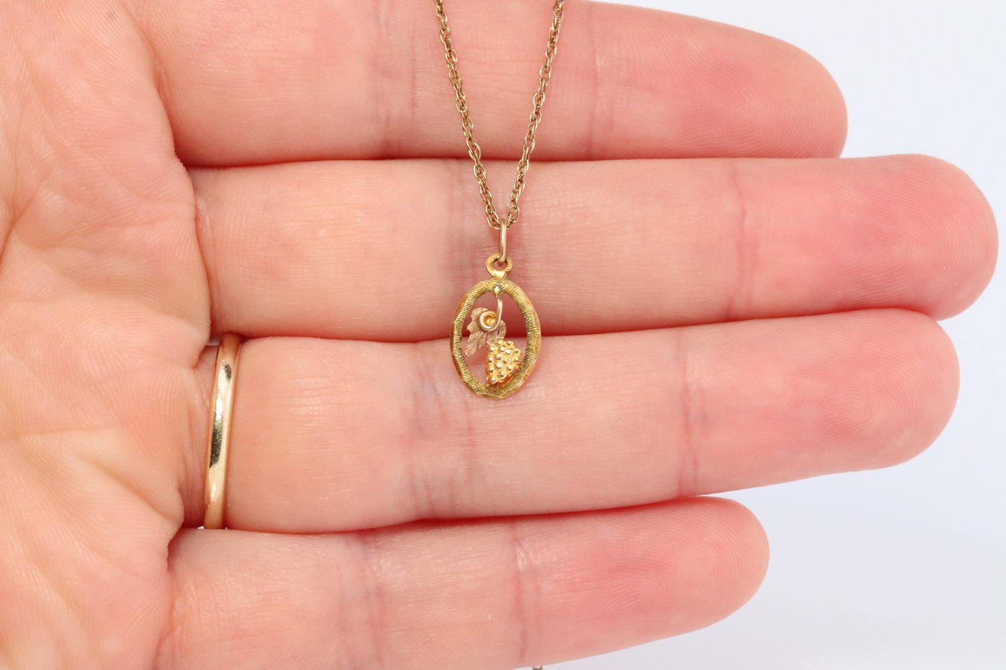 Black Hills Gold Necklace. 10k multi tone Black Hills Gold Pendant and Necklace