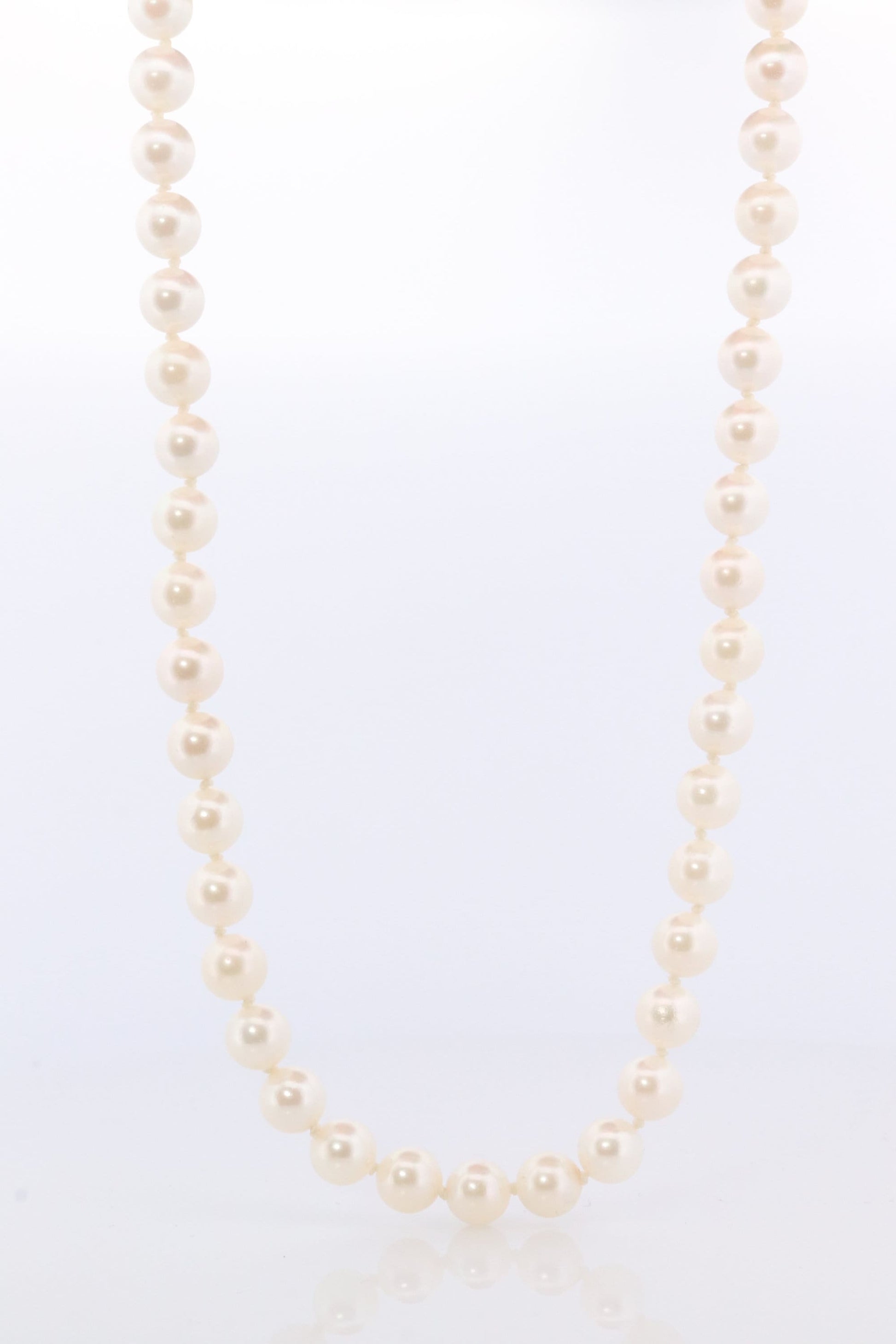 14k Akoya Pearl Necklace. 18in length 7mm AKOYA pearls with beautiful lustre.