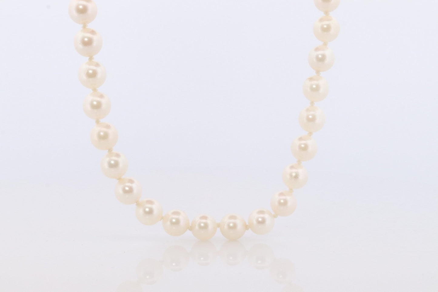 14k Akoya Pearl Necklace. 18in length 7mm AKOYA pearls with beautiful lustre.