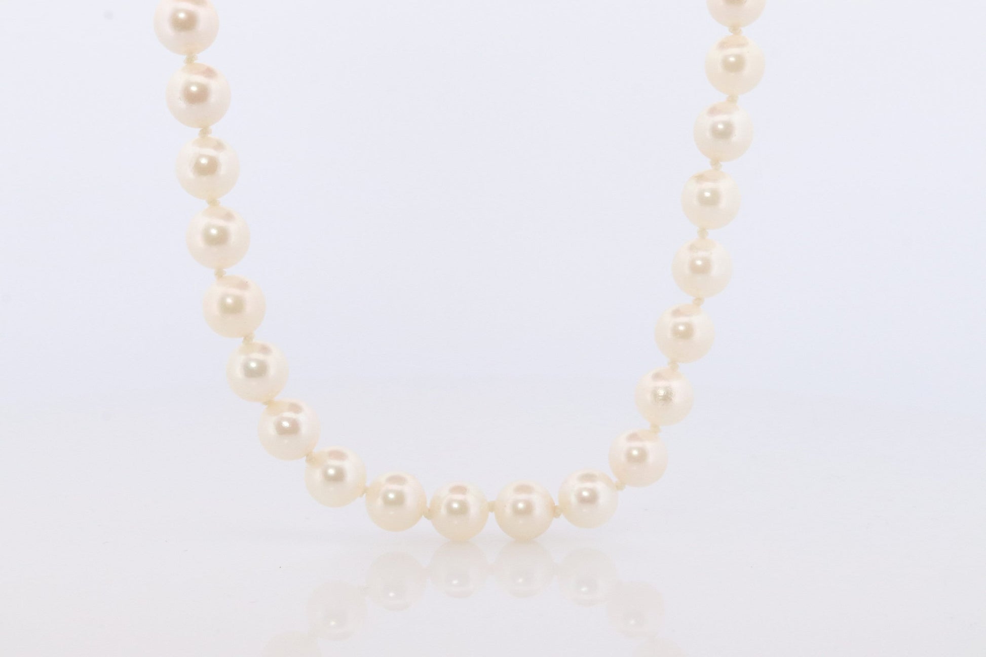 14k Akoya Pearl Necklace. 18in length 7mm AKOYA pearls with beautiful lustre.