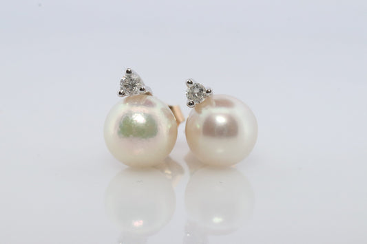14k Pearl and Diamond stud earrings. Elegant and Dainty Pearl diamond studs.