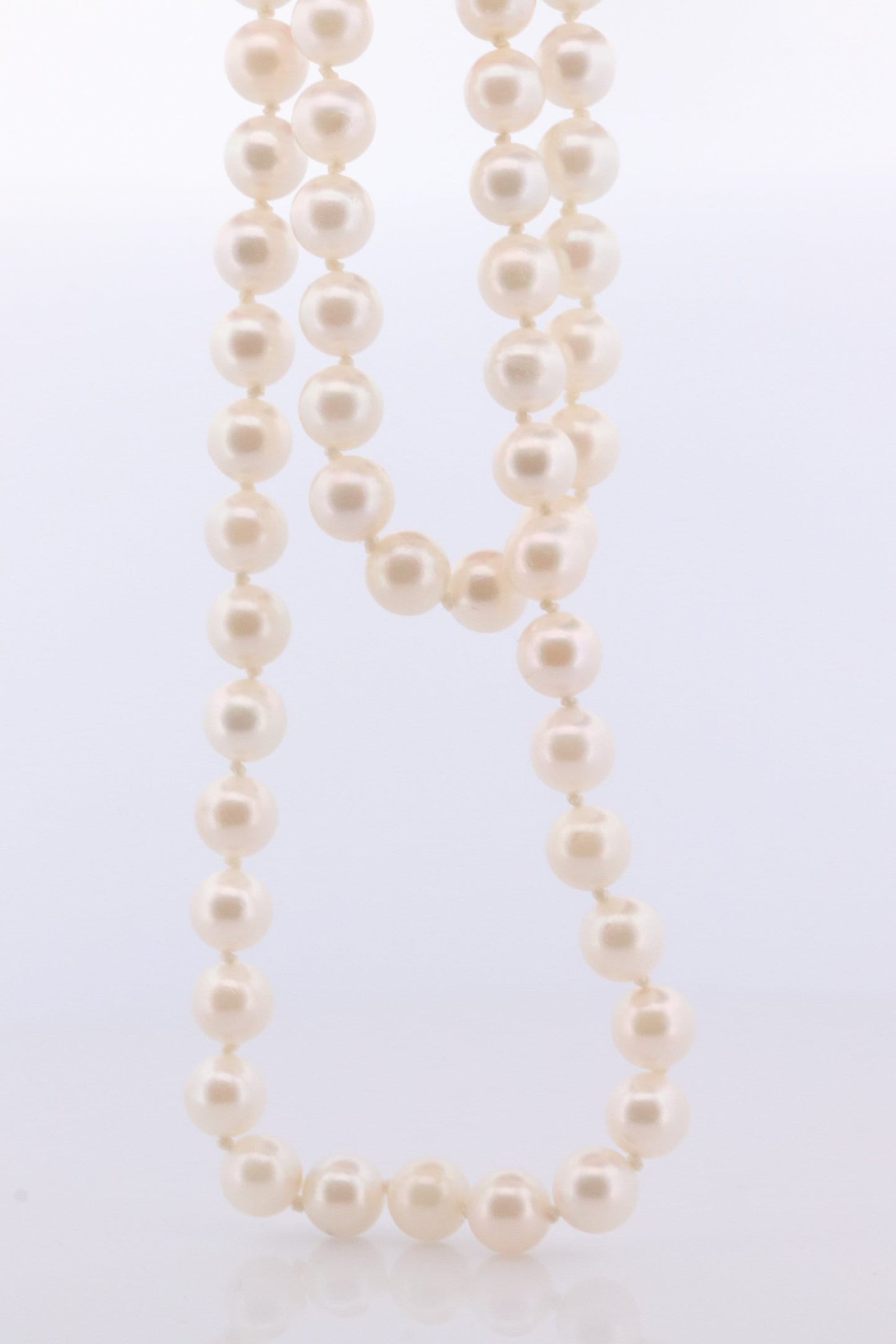 14k Akoya Pearl Necklace. 18in length 7mm AKOYA pearls with beautiful lustre.