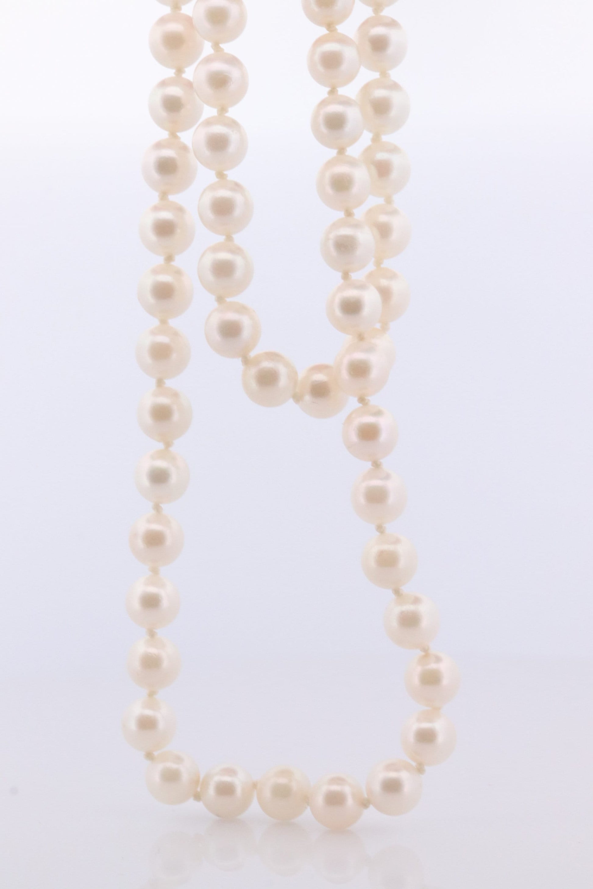 14k Akoya Pearl Necklace. 18in length 7mm AKOYA pearls with beautiful lustre.