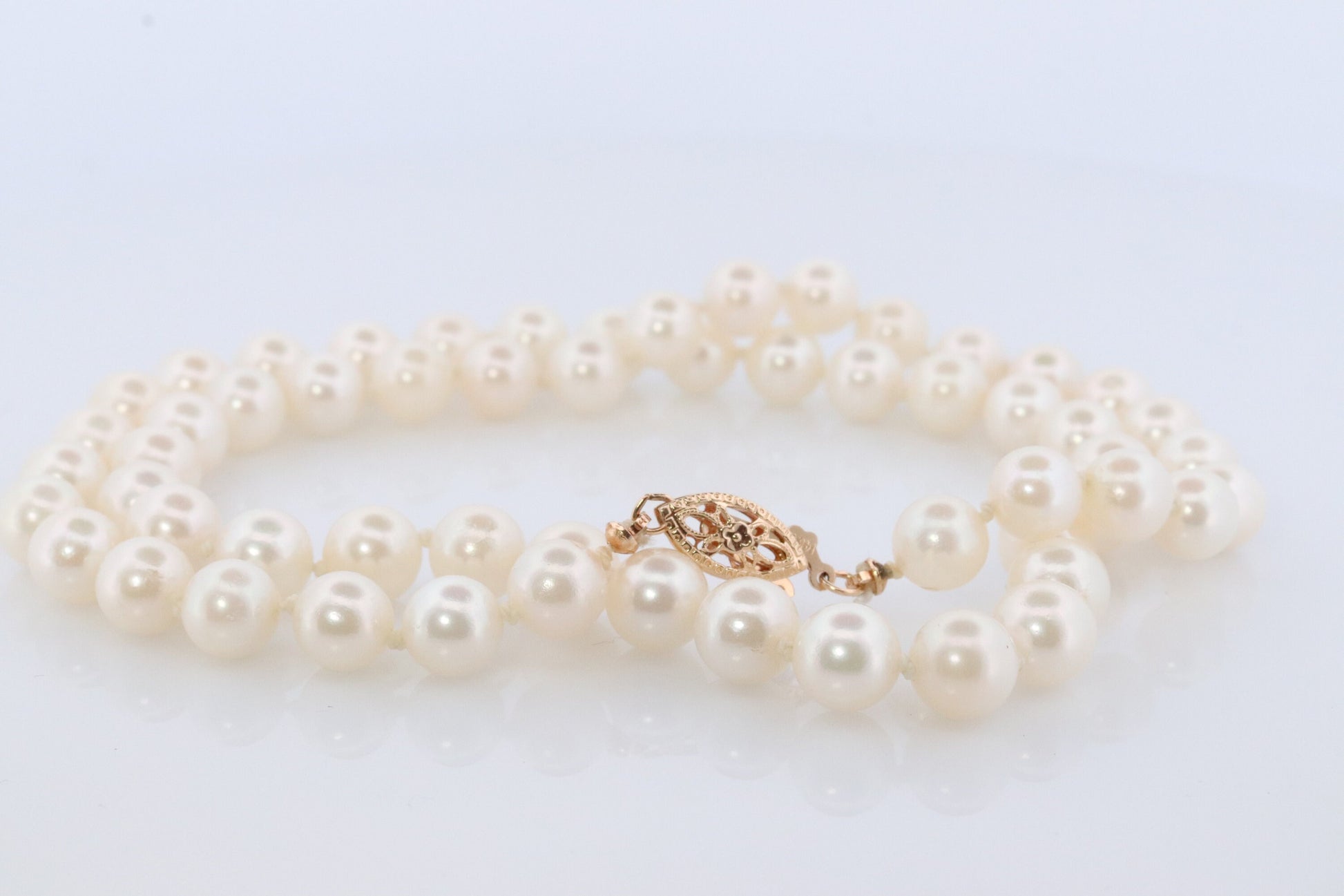 14k Akoya Pearl Necklace. 18in length 7mm AKOYA pearls with beautiful lustre.