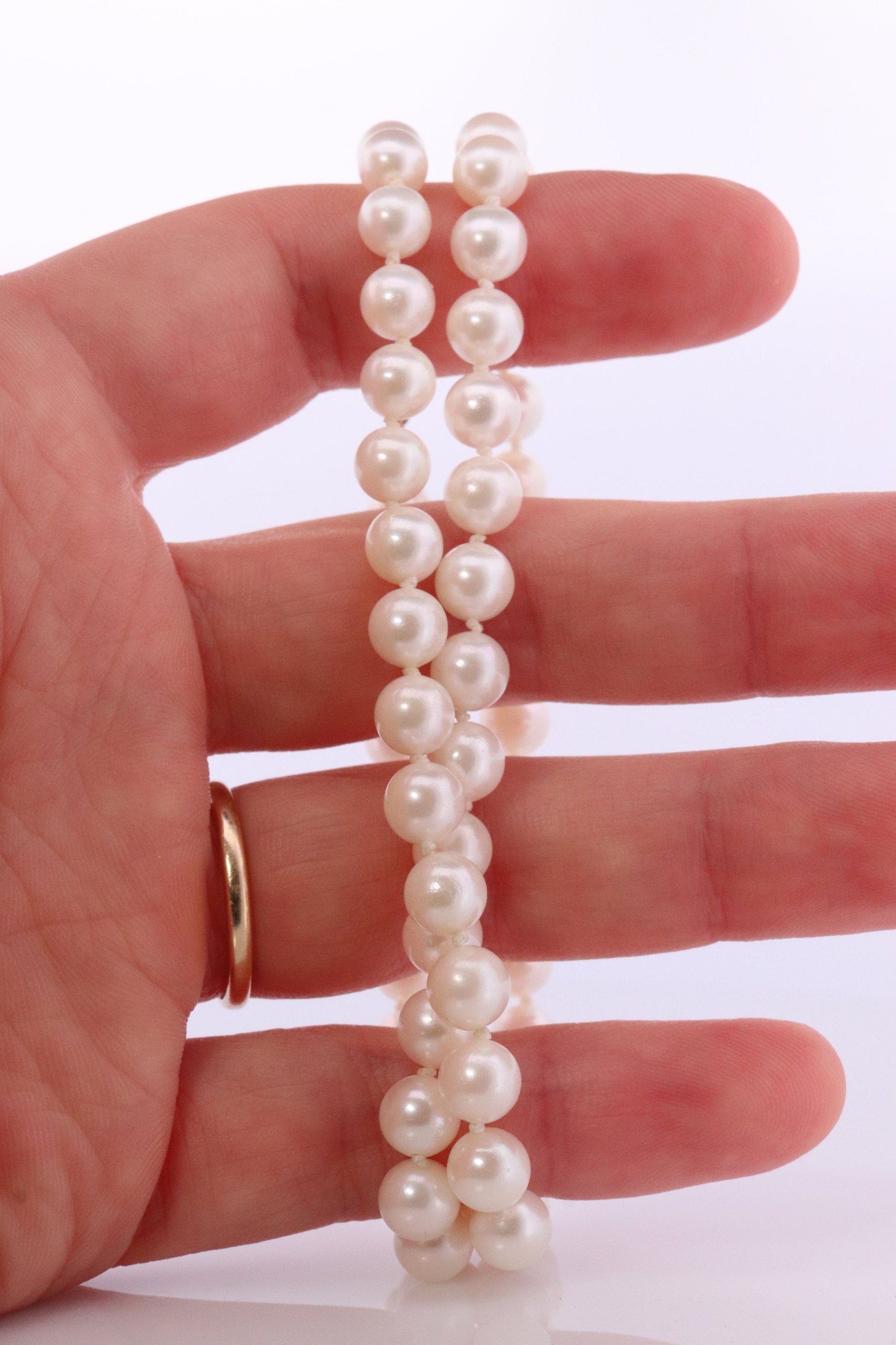 14k Akoya Pearl Necklace. 18in length 7mm AKOYA pearls with beautiful lustre.