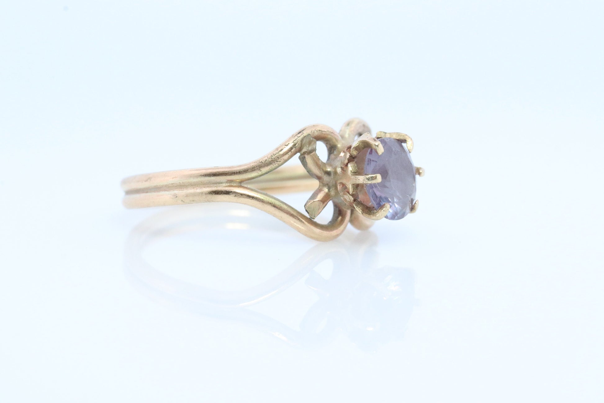 Amethyst 10k Gold solitaire ring. Vintage Estate Ring. Prong set Amethyst Ring.