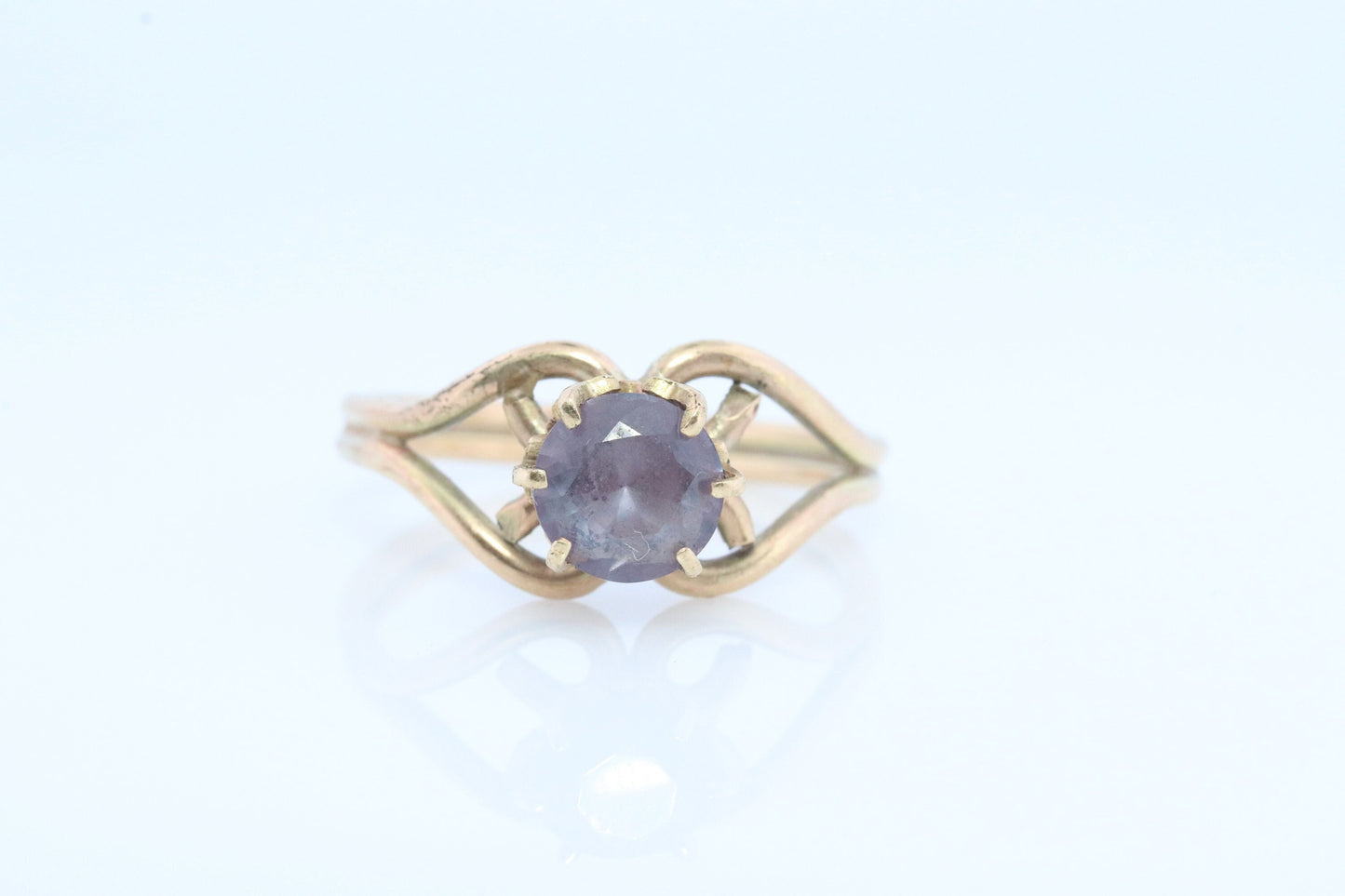 Amethyst 10k Gold solitaire ring. Vintage Estate Ring. Prong set Amethyst Ring.