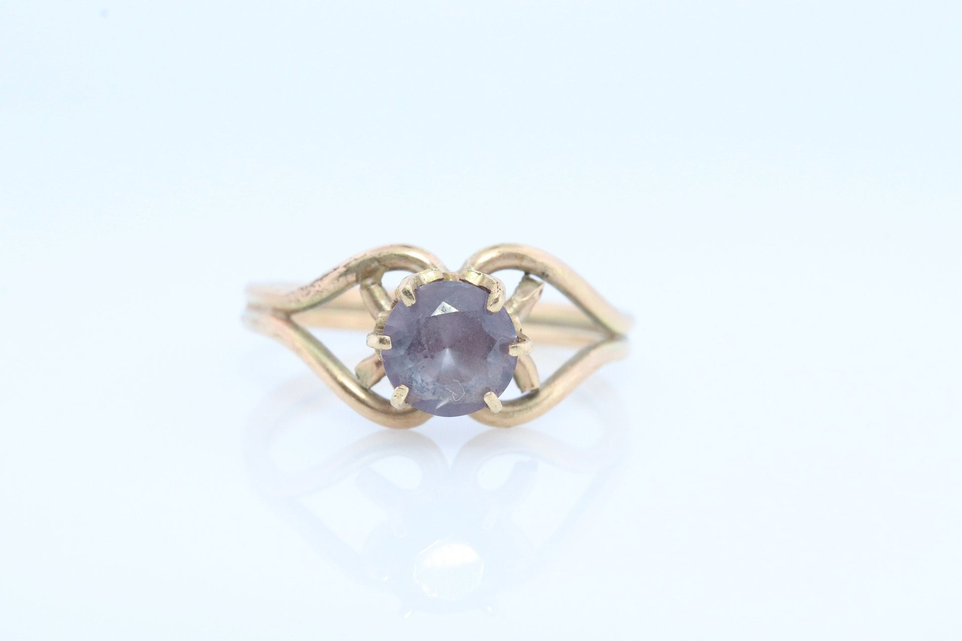 Amethyst 10k Gold solitaire ring. Vintage Estate Ring. Prong set Amethyst Ring.
