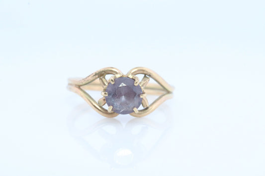 Amethyst 10k Gold solitaire ring. Vintage Estate Ring. Prong set Amethyst Ring.