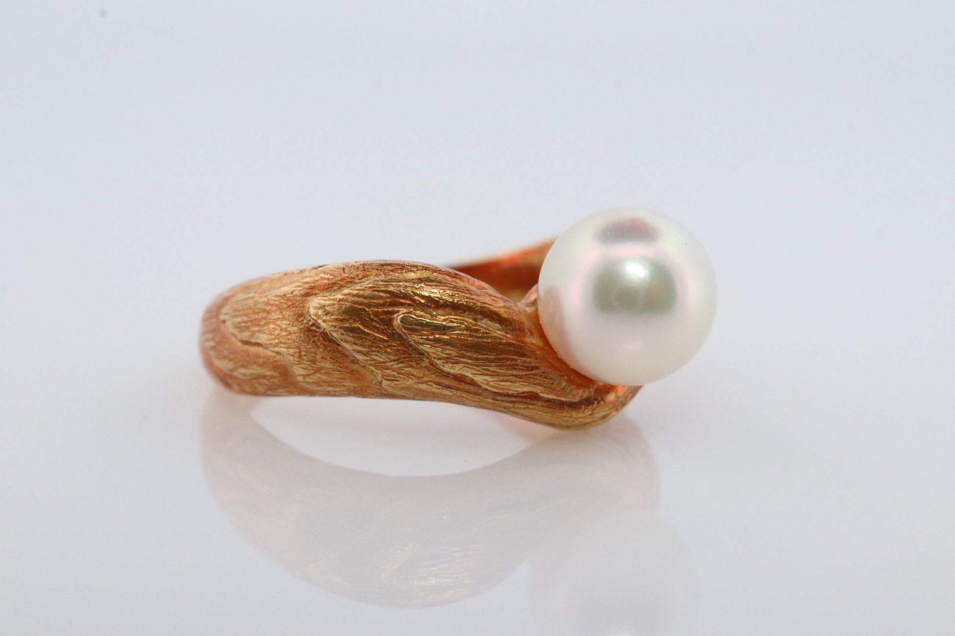 Mikimoto Ring. Vintage 18k Gold Mikimoto Pearl and Diamond Solitaire. Mikimoto Pearl Natural Wood Bark Design. Akoya pearl