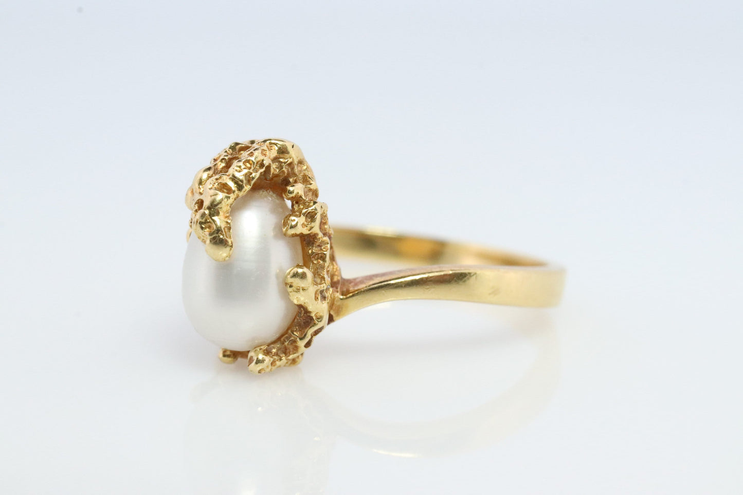Mikimoto Ring. Vintage 18k Gold Mikimoto Pearl Solitaire. Mikimoto Pearl Natural Raw Nugget Design.