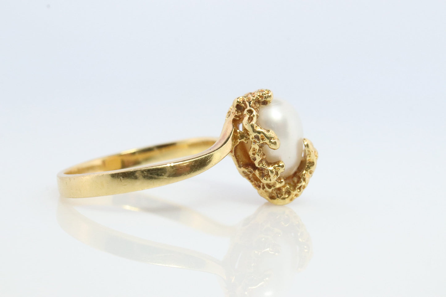 Mikimoto Ring. Vintage 18k Gold Mikimoto Pearl Solitaire. Mikimoto Pearl Natural Raw Nugget Design.