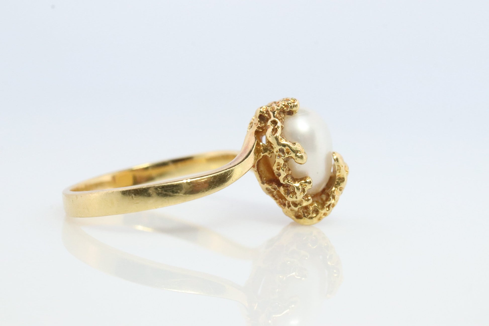 Mikimoto Ring. Vintage 18k Gold Mikimoto Pearl Solitaire. Mikimoto Pearl Natural Raw Nugget Design.