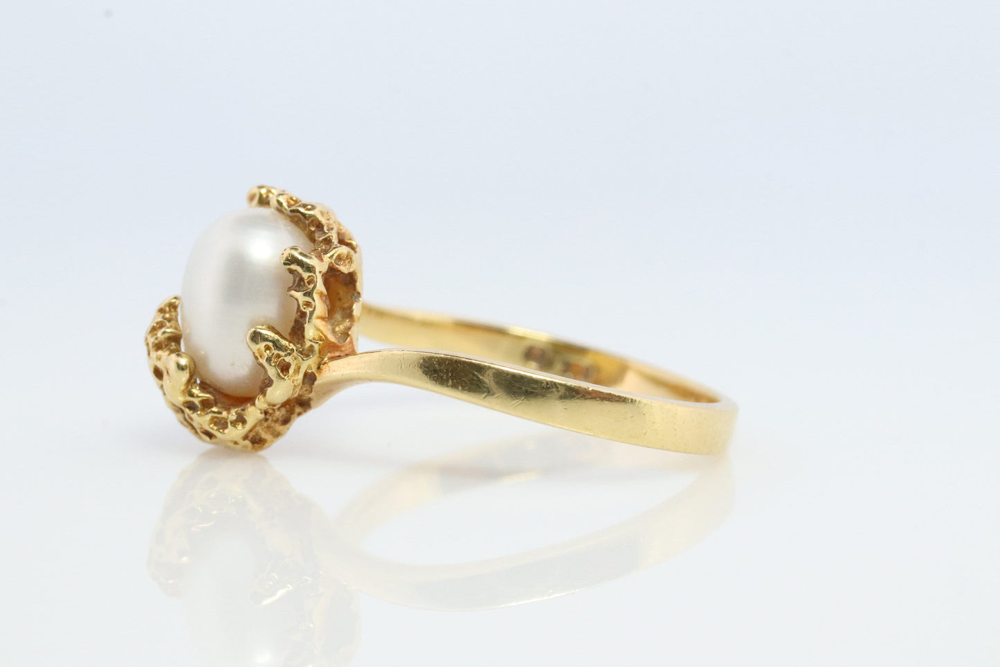 Mikimoto Ring. Vintage 18k Gold Mikimoto Pearl Solitaire. Mikimoto Pearl Natural Raw Nugget Design.