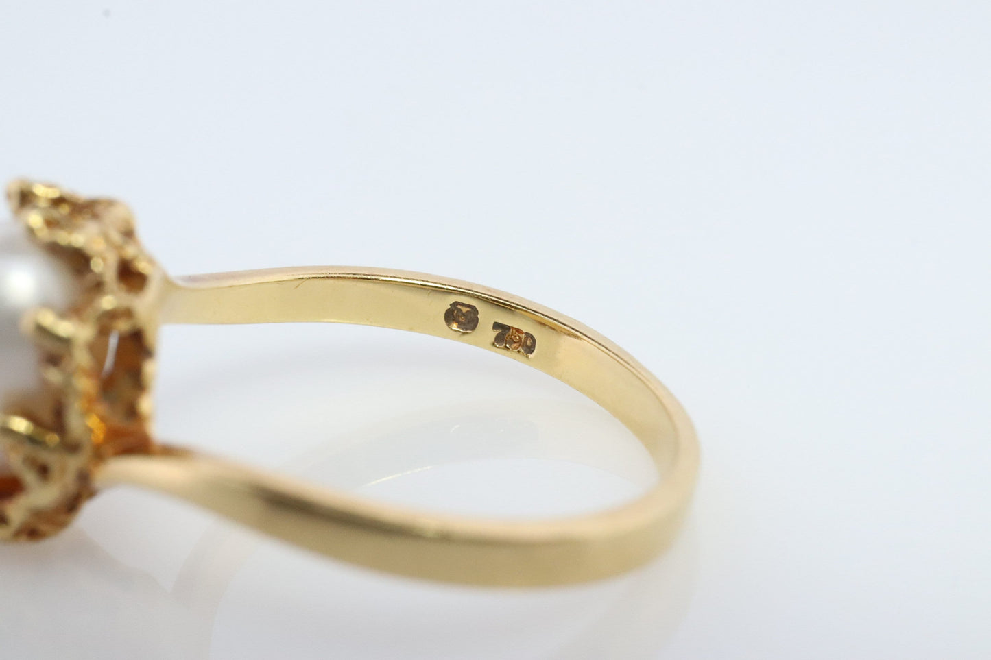 Mikimoto Ring. Vintage 18k Gold Mikimoto Pearl Solitaire. Mikimoto Pearl Natural Raw Nugget Design.