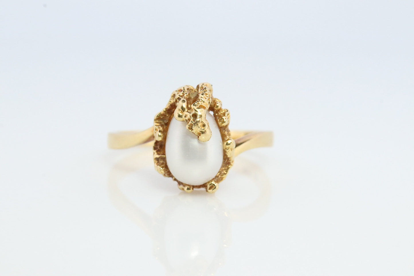 Mikimoto Ring. Vintage 18k Gold Mikimoto Pearl Solitaire. Mikimoto Pearl Natural Raw Nugget Design.